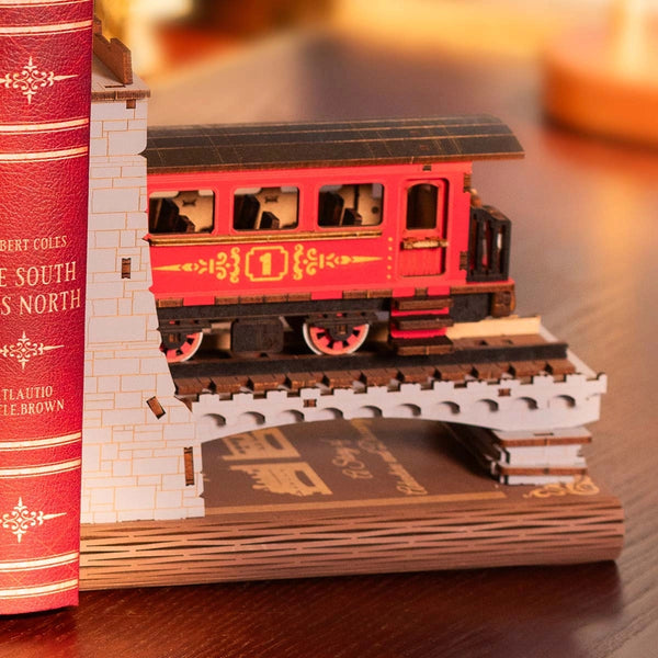 DIY Book Nook - Century Train
