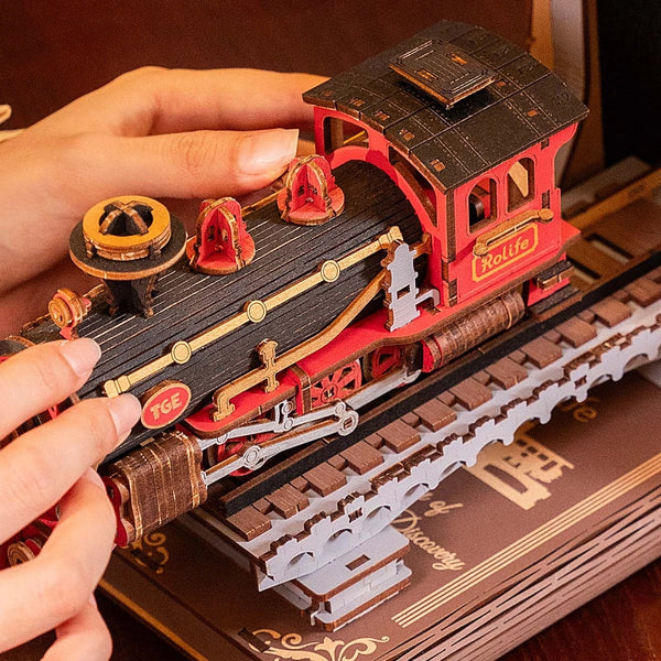 DIY Book Nook - Century Train